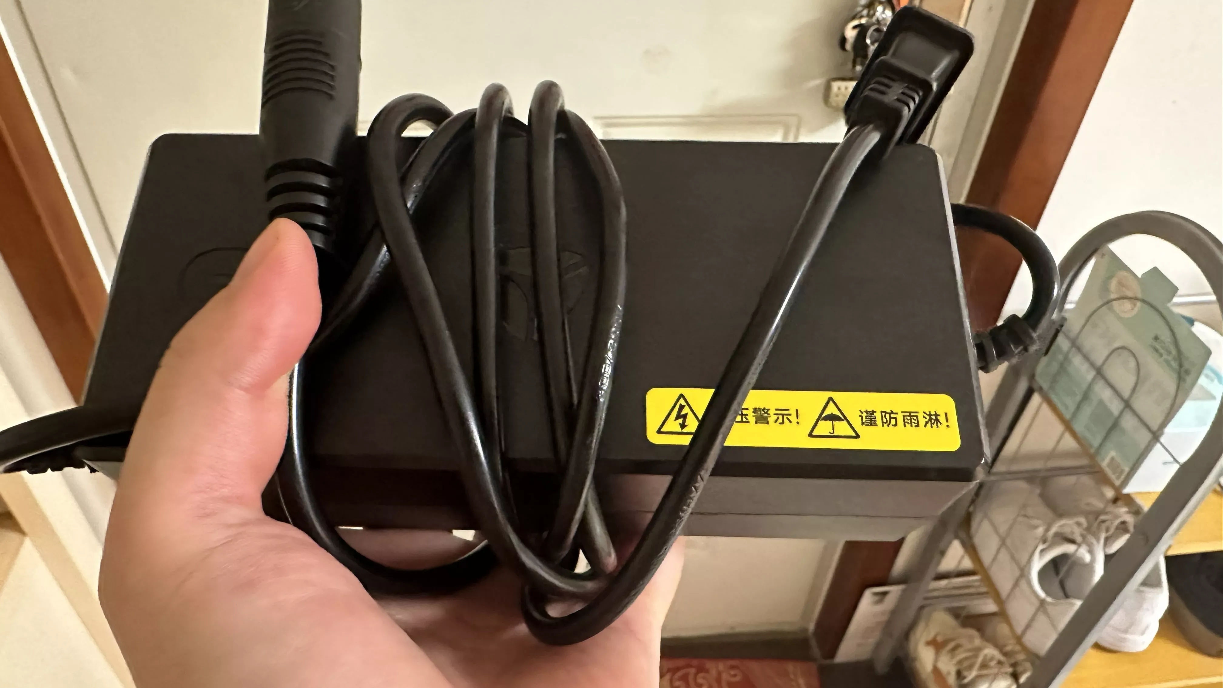 警告:电动车充电器不防水!